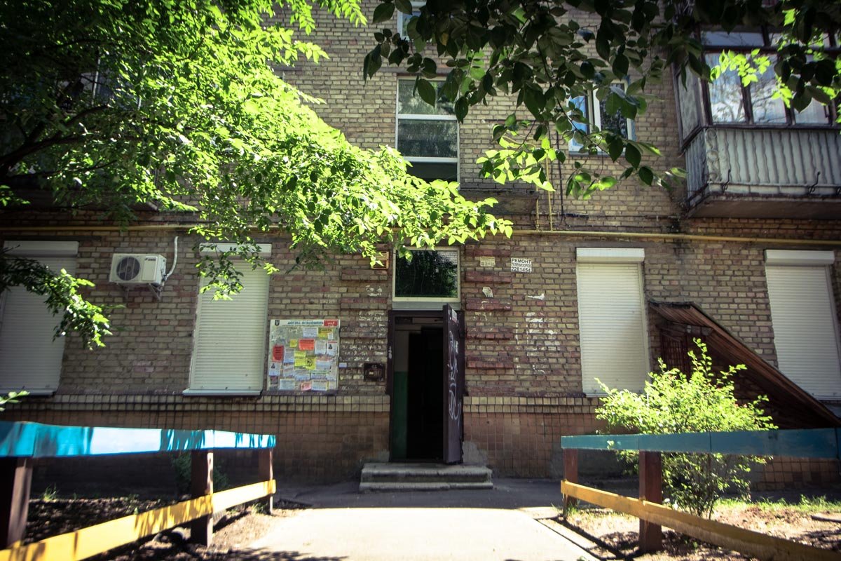 Тот самый зловонный подъезд