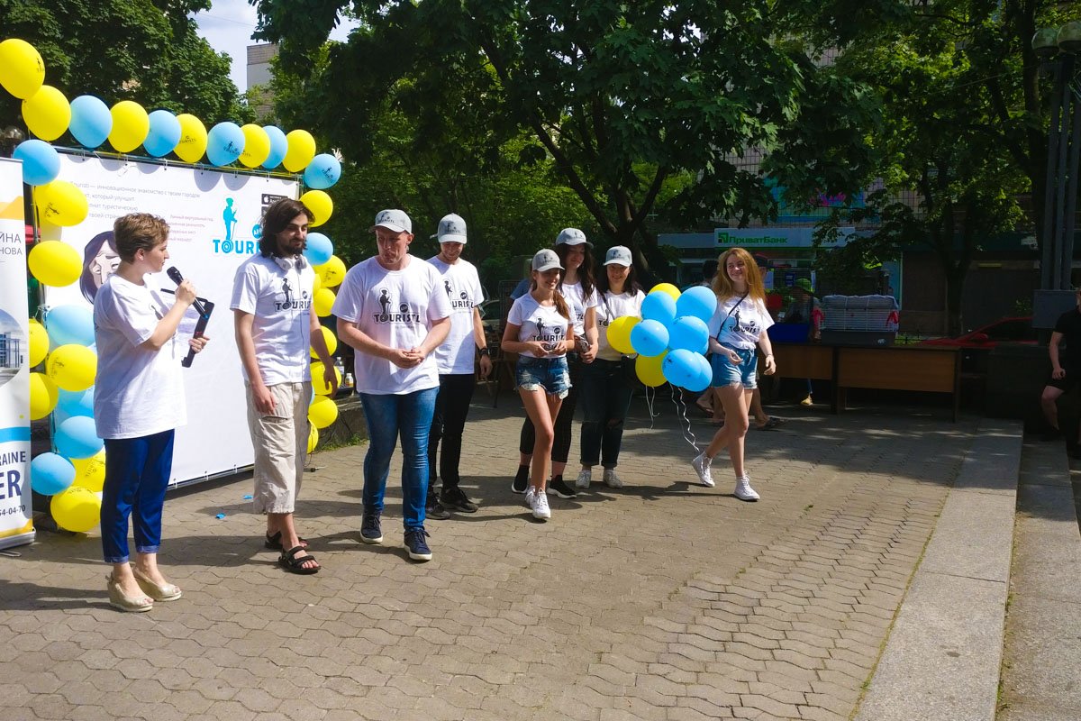 Презентация состоялась возле памятника Николаю Гоголю Презентация состоялась возле памятника Николаю Гоголю