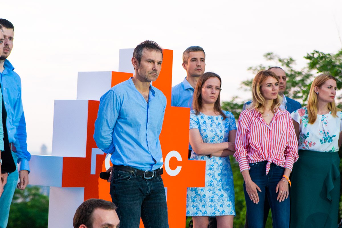 В основном, представители "четвертой власти" задавали вопросы именно Святославу