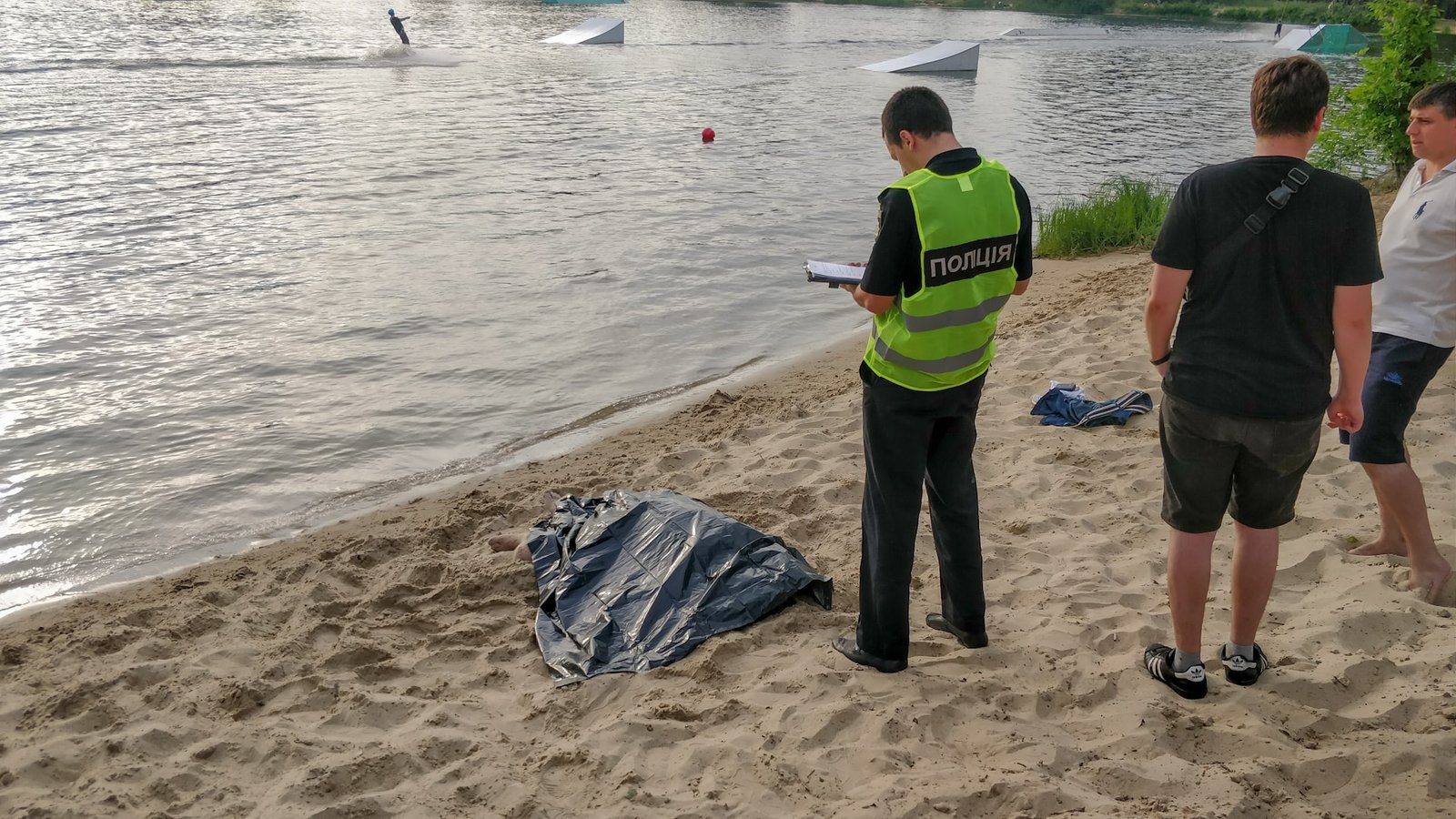 На одном из пляжей спортивно-развлекательного комплекса XPark утонул 32-летний мужчина