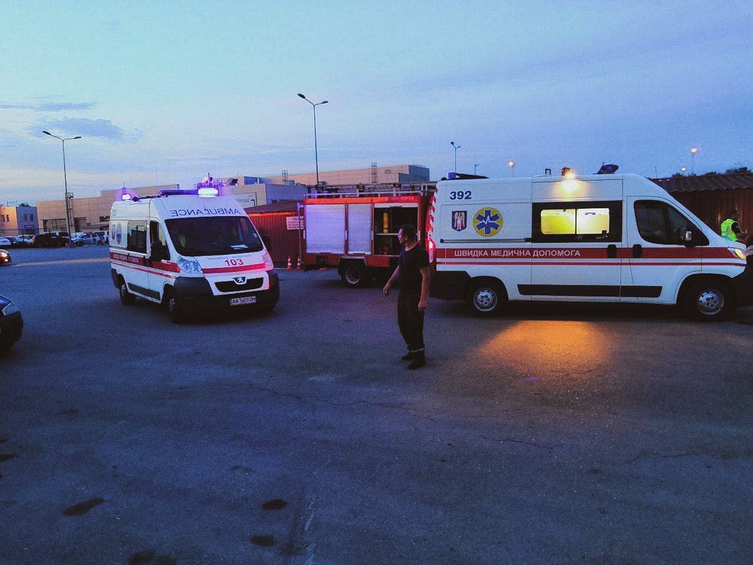Четверых пострадавших увезли кареты скорой помощи