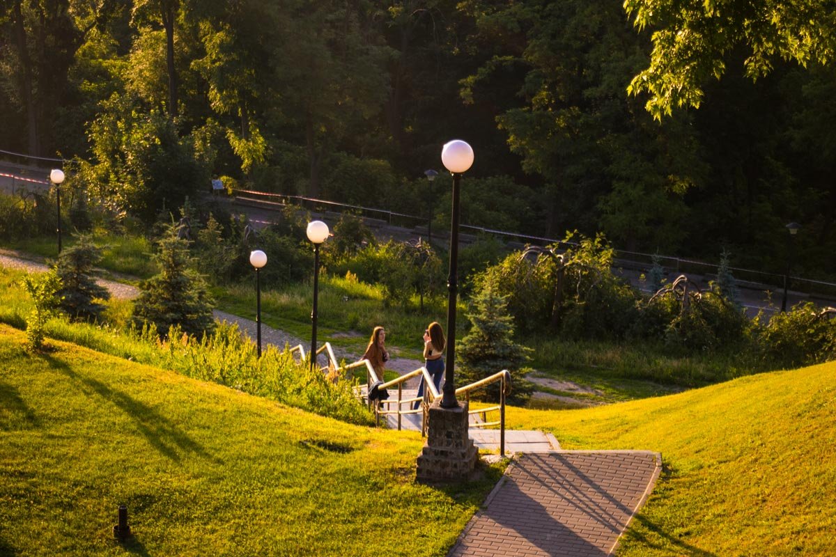 Впрочем, кое-кто уже успел выбраться в парк. На какие жертвы не пойдешь ради удачной фотосессии Впрочем, кое-кто уже успел выбраться в парк. На какие жертвы не пойдешь ради удачной фотосессии