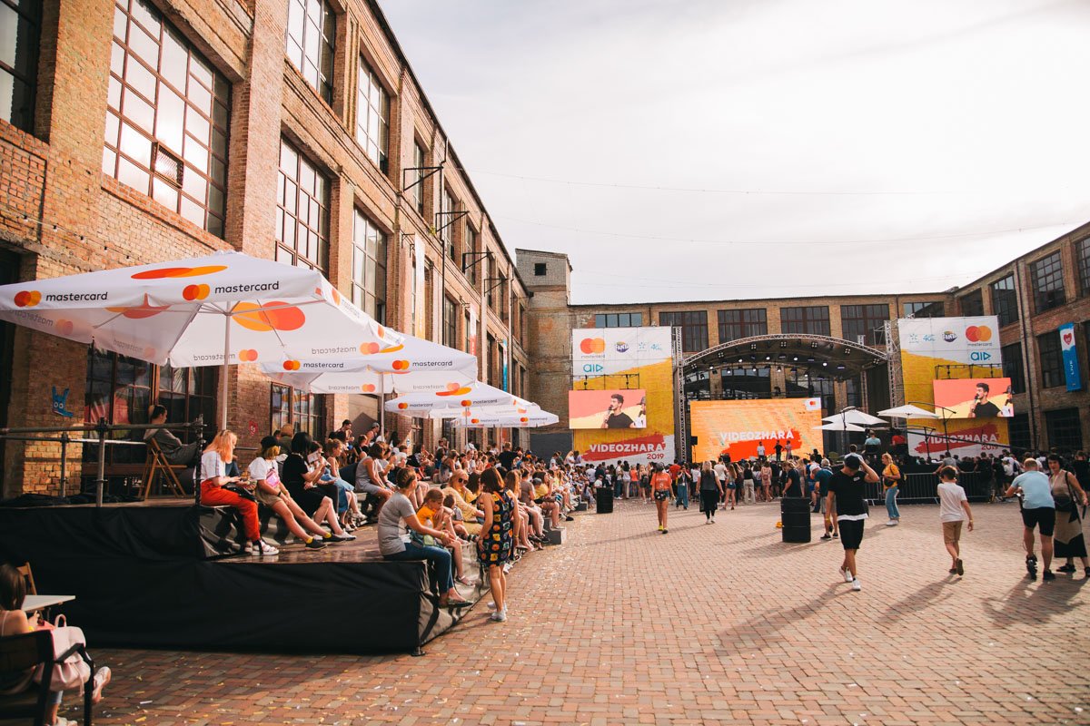 Арт-завод Платформа как всегда наполнен людьми Арт-завод Платформа как всегда наполнен людьми