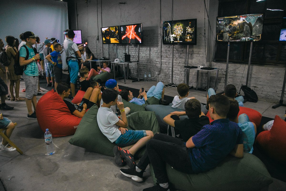 Зона игр - для тех, кто не может без виртуального мира даже на фестивале Зона игр - для тех, кто не может без виртуального мира даже на фестивале