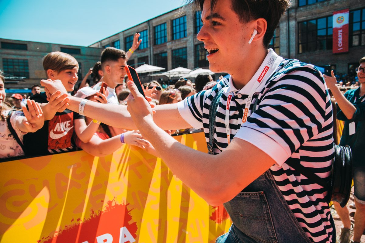 Актер сериала "Школа" - любимец всех девушек Богдан Осадчук Актер сериала "Школа" - любимец всех девушек Богдан Осадчук