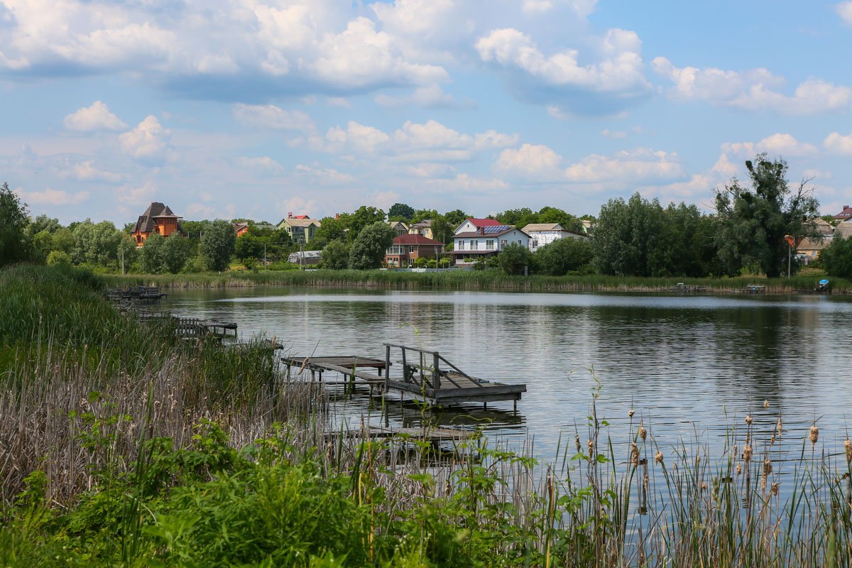 Спасатели еще ночью провели поверхностный осмотр озера, но результатов они не дали