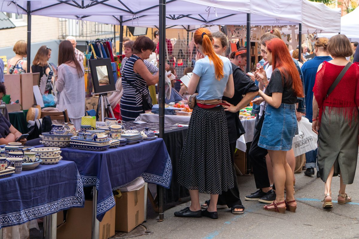 Для любителей шопинга на фестивале было раздолье Для любителей шопинга на фестивале было раздолье