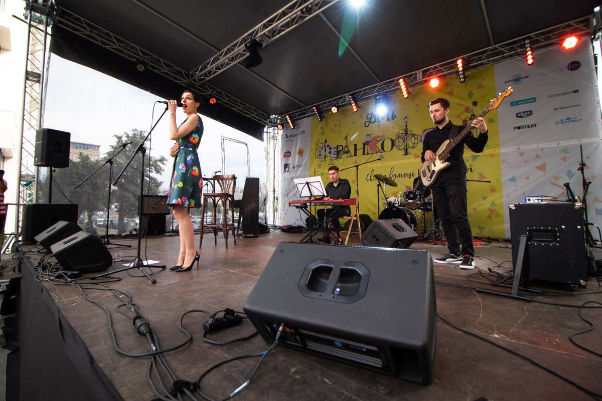 Живая музыка - это всегда приятные и яркие эмоции Живая музыка - это всегда приятные и яркие эмоции