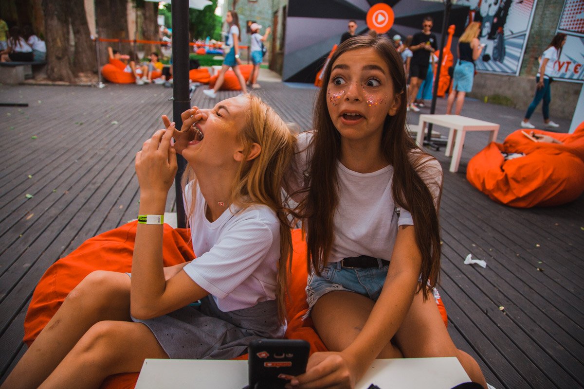 Современная дружба - это когда вам нравятся одни и те же блогеры Современная дружба - это когда вам нравятся одни и те же блогеры