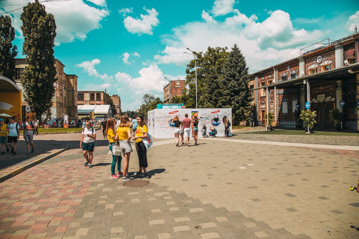 На территории было только два туалеты, но благо бесплатные На территории было только два туалеты, но благо бесплатные
