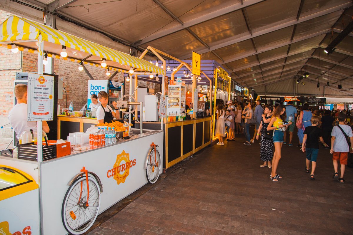 Фудкорт был довольно большой и на любой вкус Фудкорт был довольно большой и на любой вкус