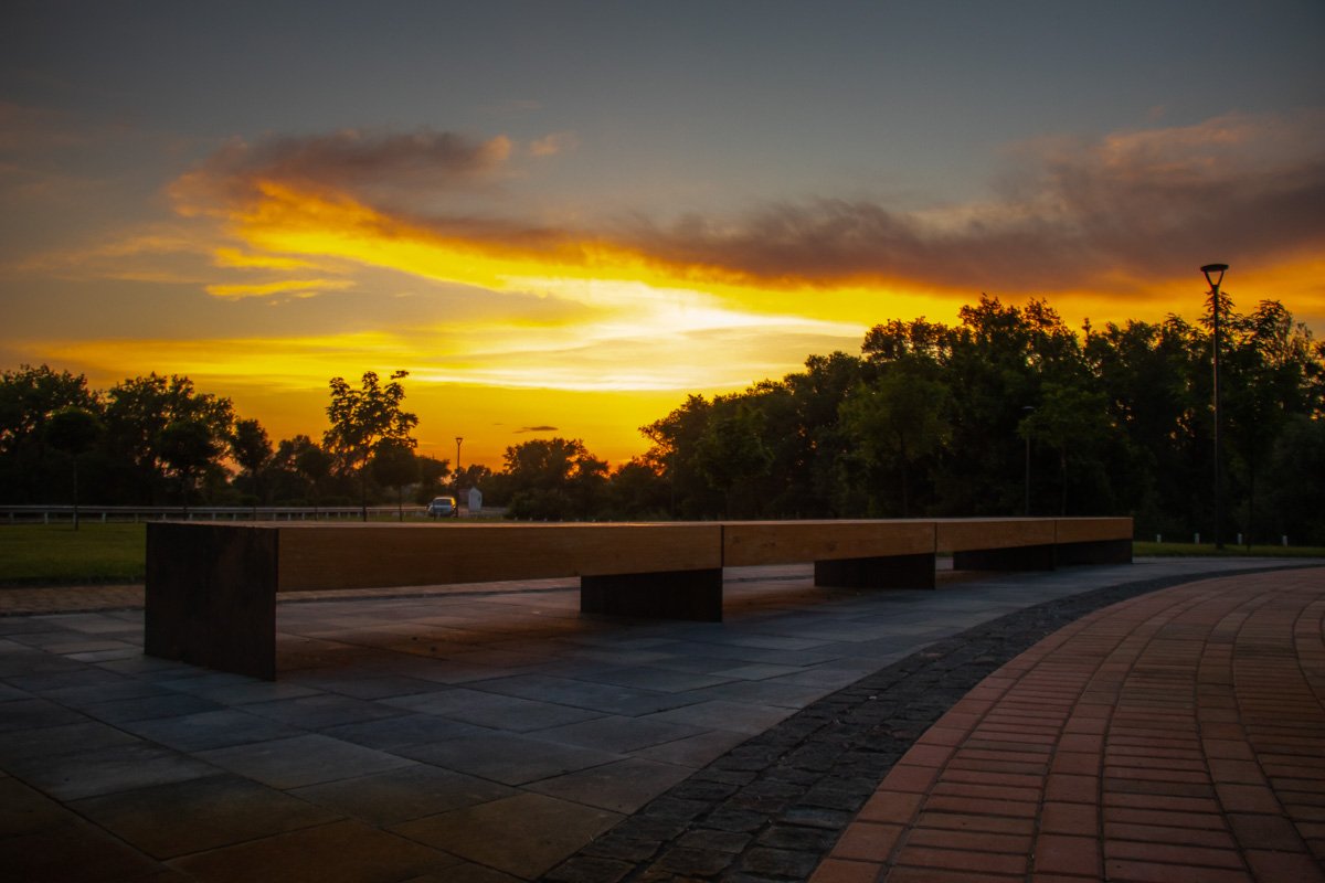 А краски такие, будто бог огня Гефест в этот день разгневался А краски такие, будто бог огня Гефест в этот день разгневался