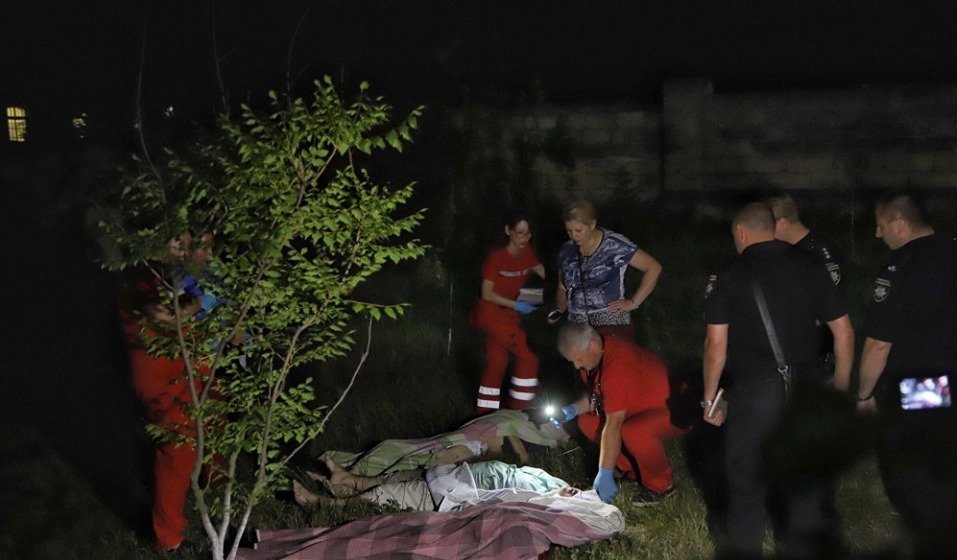 По предварительной информации, погибли четверо людей, еще шестеро в тяжелом состоянии