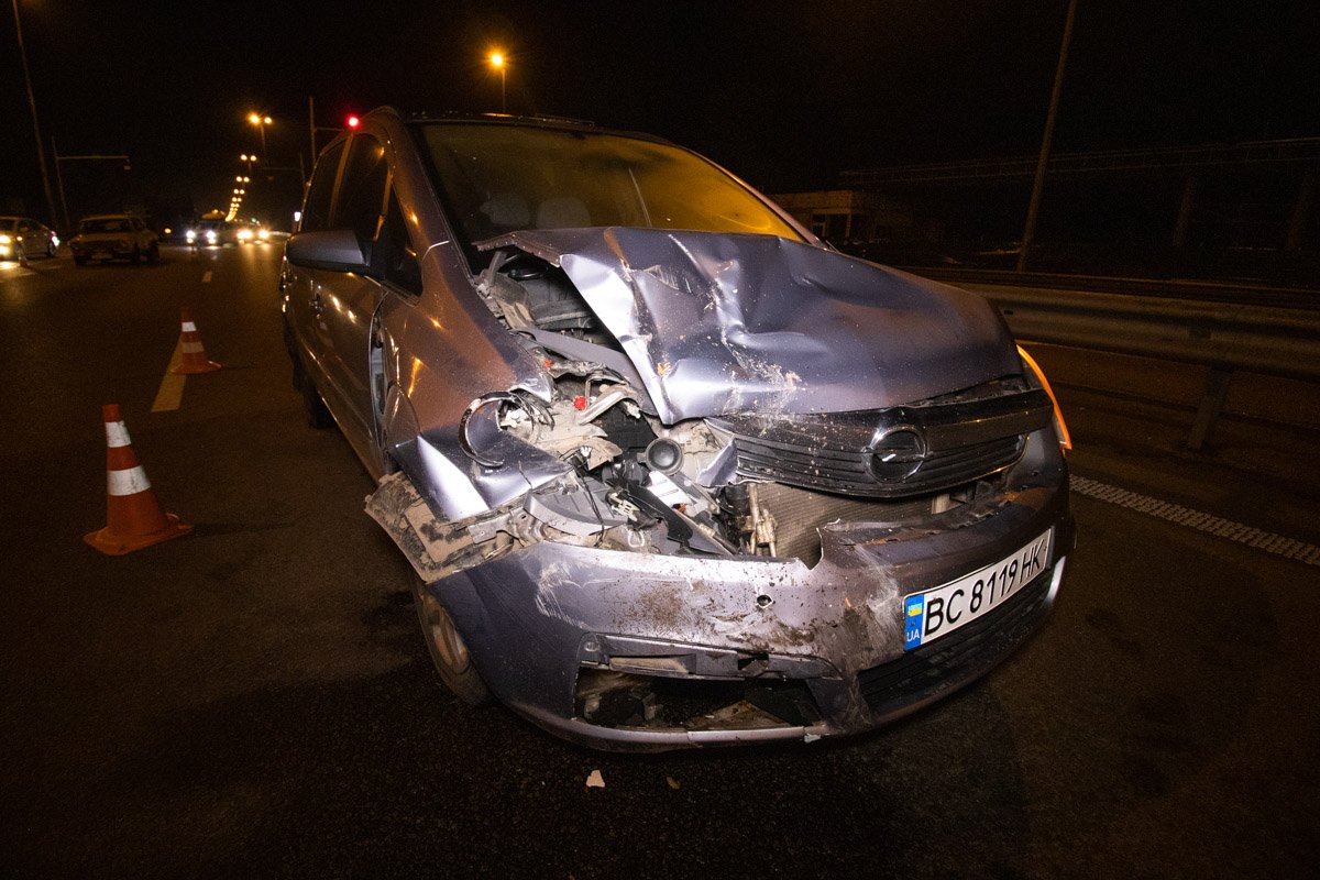 Трое пассажиров Opel получили легкие травмы, их госпитализировали