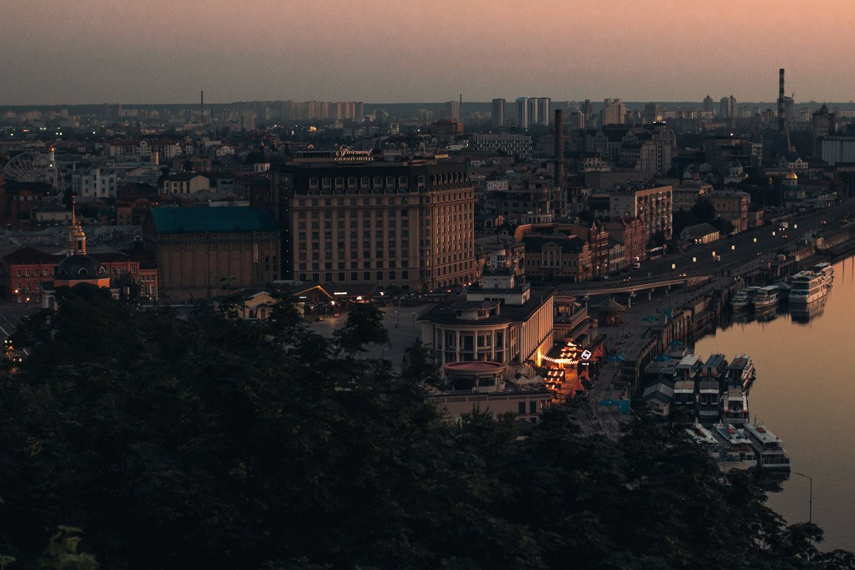 Перед рассветом столица застывает на какое-то мгновенье