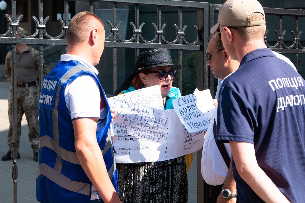 Полиция диалога следит за тем, чтобы споры не переросли в провокации Полиция диалога следит за тем, чтобы споры не переросли в провокации 