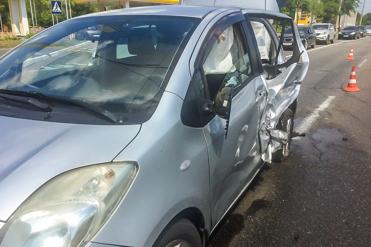 Удар пришелся в левую заднюю дверь Удар пришелся в левую заднюю дверь