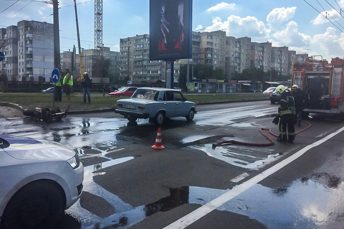 Пожарные ликвидировали утечку бензина из бака мотоцикла Пожарные ликвидировали утечку бензина из бака мотоцикла