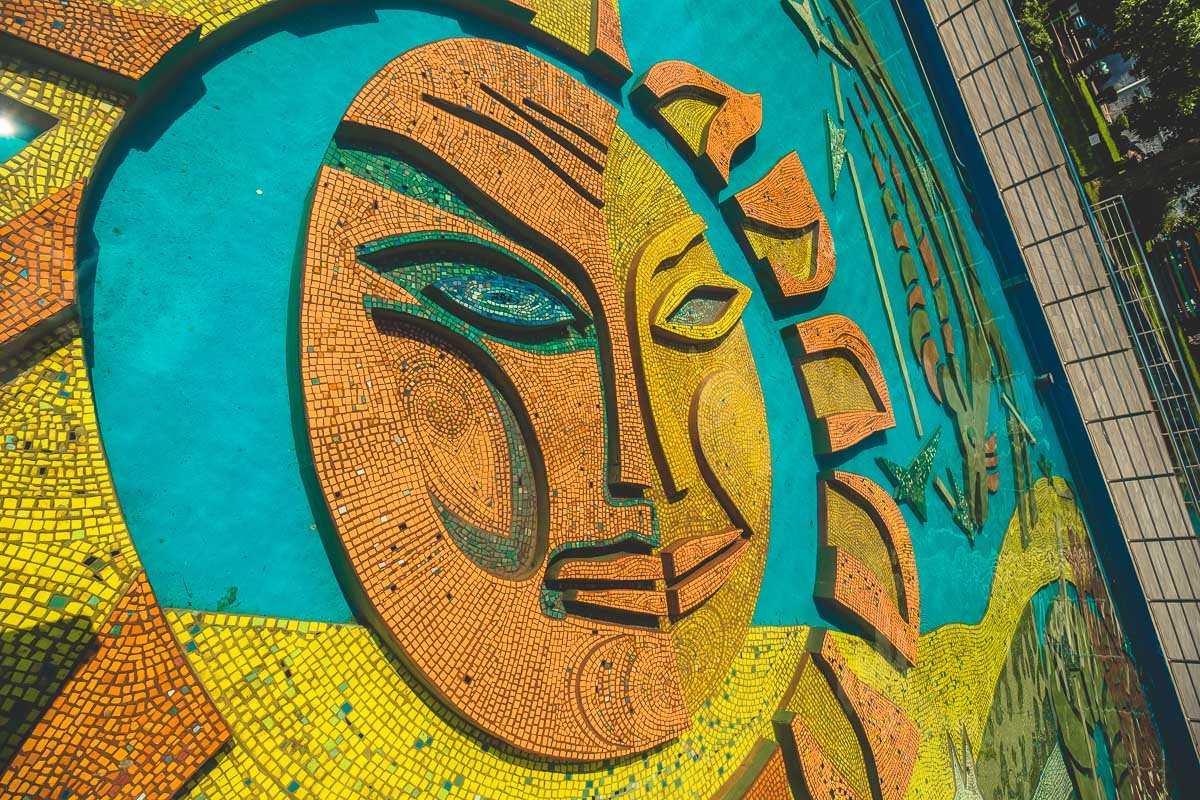 Новое солнце смотрит слегка с прищуром, но по-отечески ласково