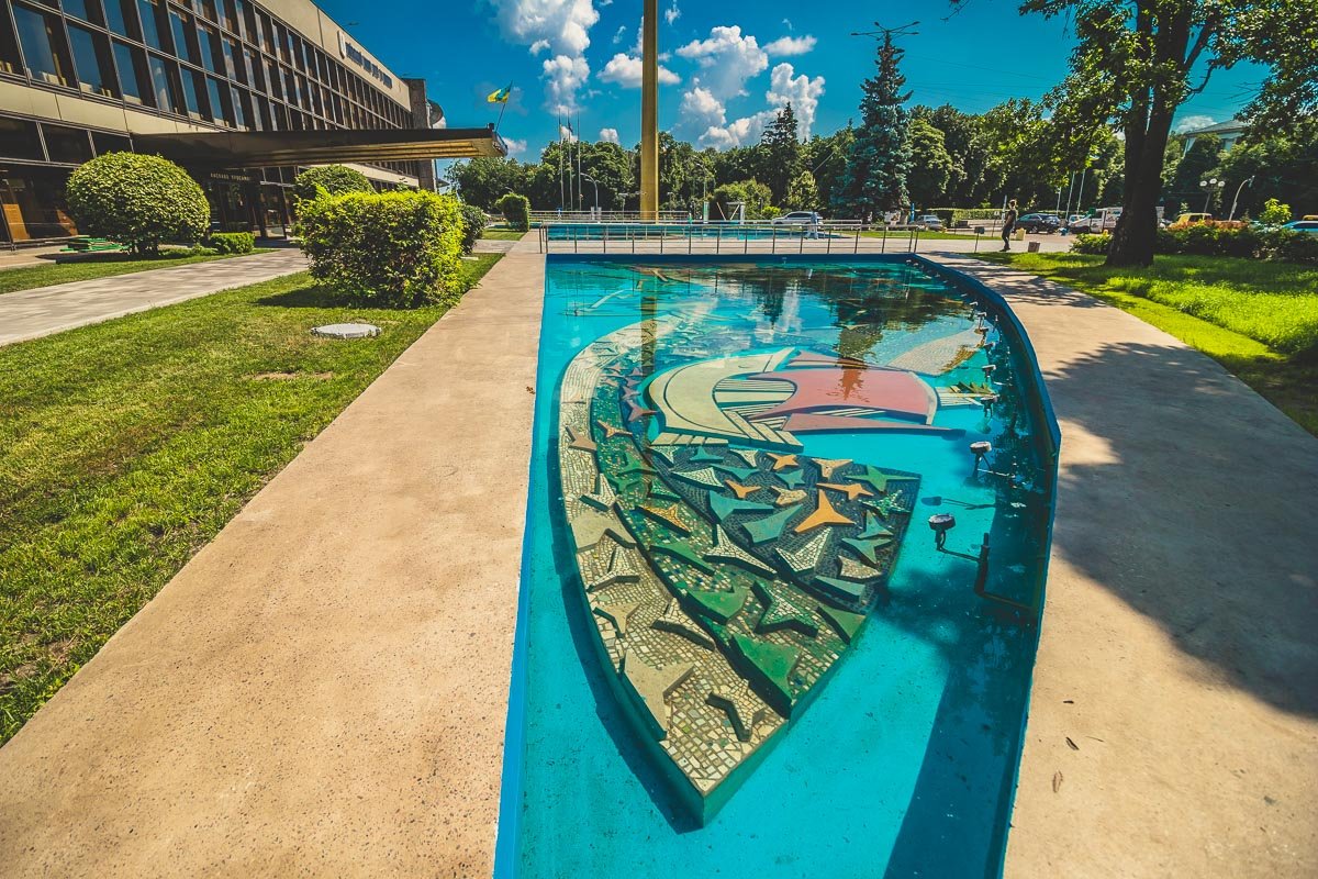 Уже захотелось прогуляться и повидать обновленные фонтаны?