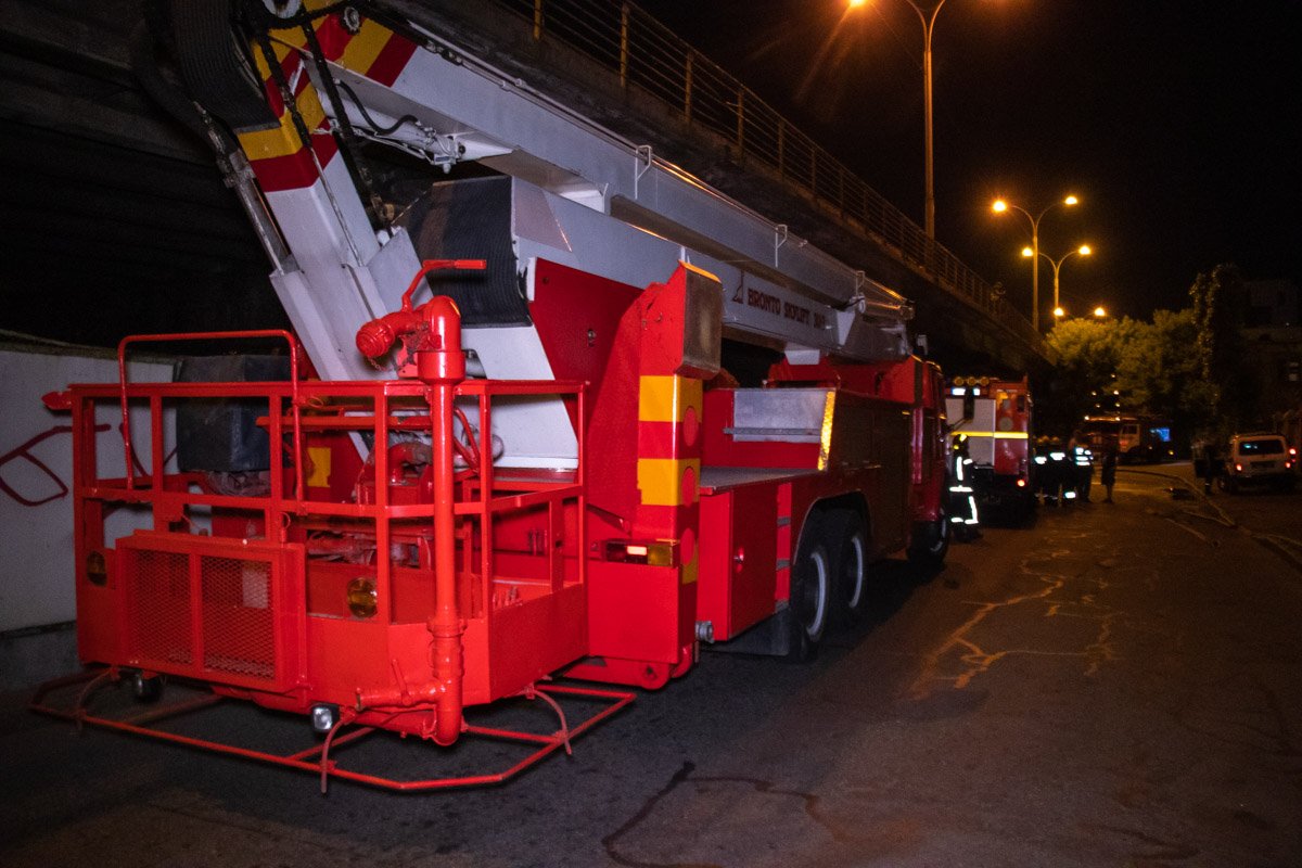 На место были стянуты дополнительные силы спасателей