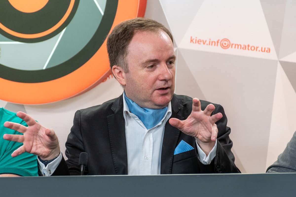 Оливье Ведрин - известный французский политолог и журналист, член правления европейской партии New Europeans Оливье Ведрин - известный французский политолог и журналист, член правления европейской партии New Europeans