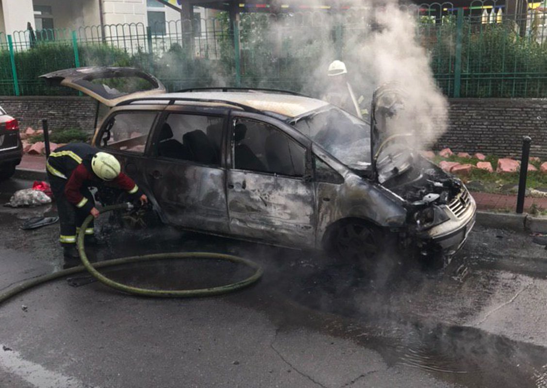 Оба пожара произошли на проспекте Героев Сталинграда и горели два Volksvagen