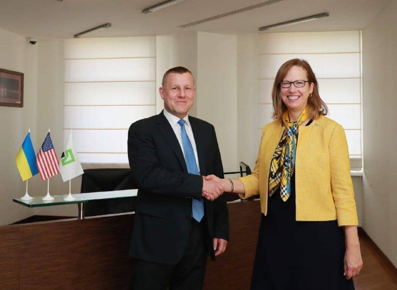 Временный поверенный в делах (CDA) США Кристина Квин встретилась в главном офисе ПриватБанка с главой правления Петром Крумханзлом Временный поверенный в делах (CDA) США Кристина Квин встретилась в главном офисе ПриватБанка с главой правления Петром Крумханзлом