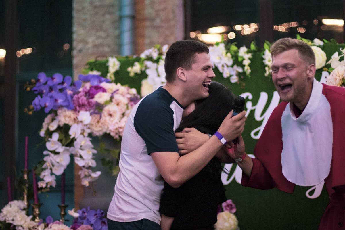 Матерные шутки падре на свадьбах были уж слишком хороши!