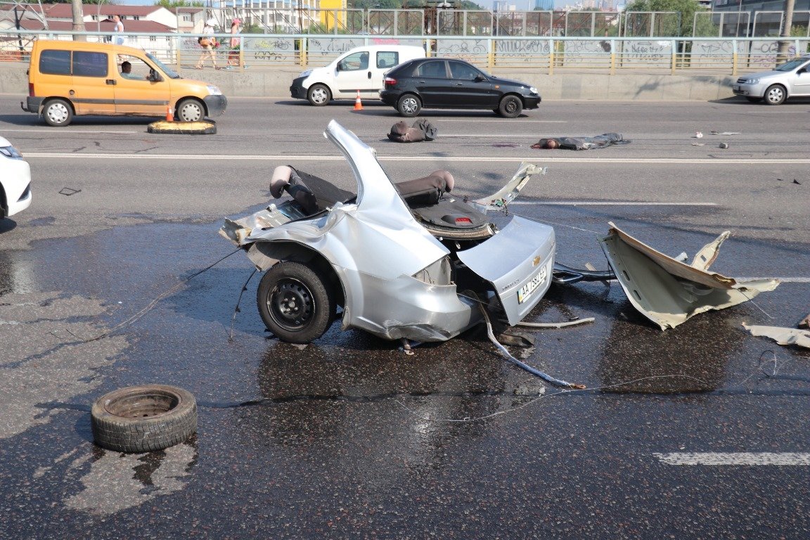 К сожалению, в аварии никто не выжил - погибли четыре человека