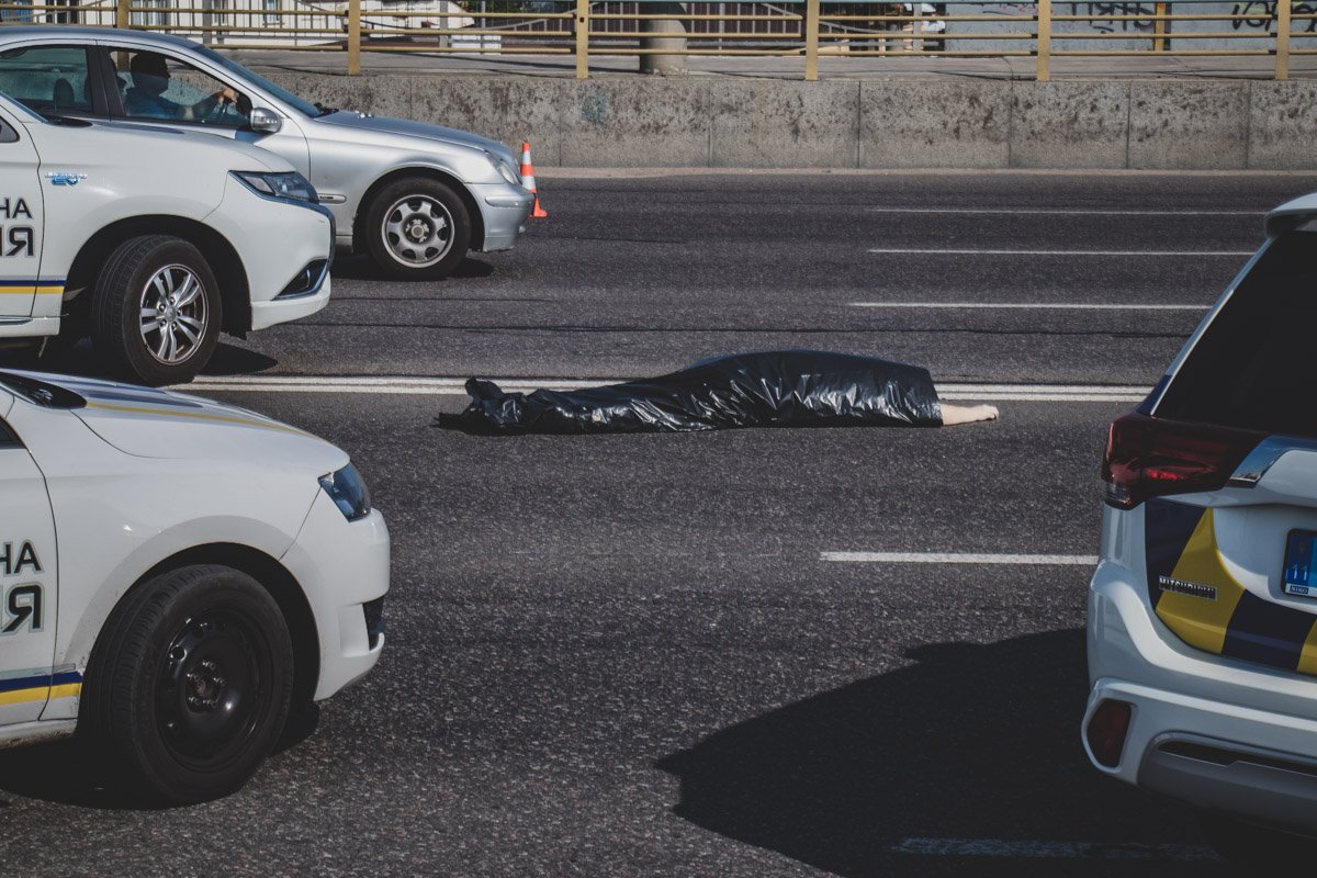 Двоих человек госпитализировали