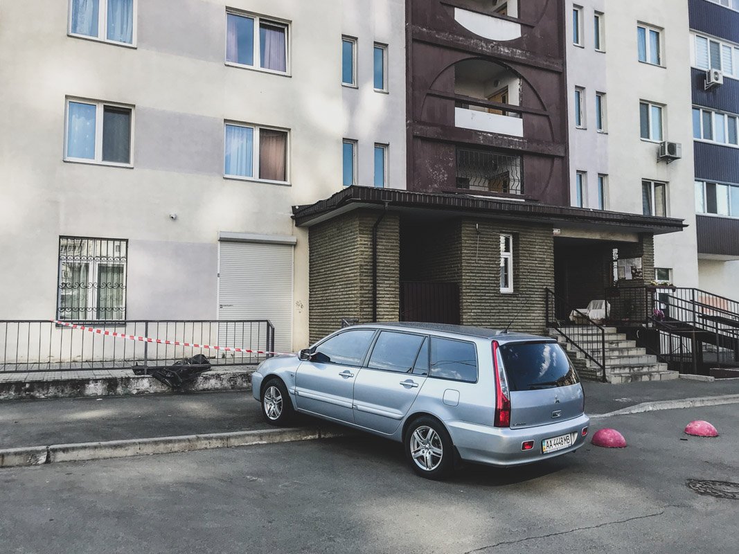 В субботу, 15 июня, в Днепровском районе женщина сорвалась с окна высотки