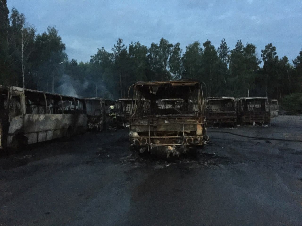 Под Киевом на стоянке сгорели десять автобусов «Богдан» Под Киевом на стоянке сгорели десять автобусов «Богдан»