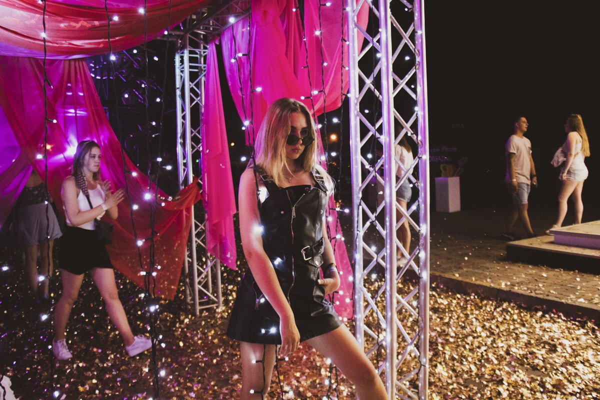 И зажигают их!