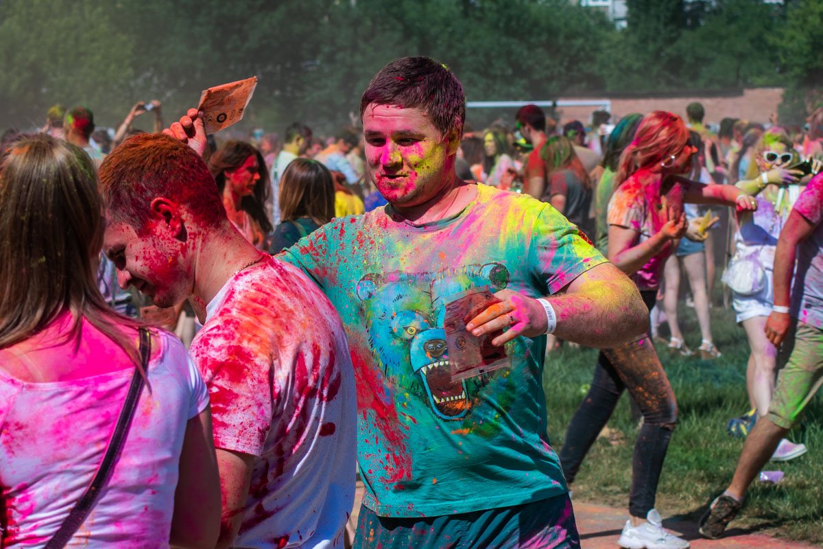В Киеве прошел очередной праздник красок Холи 