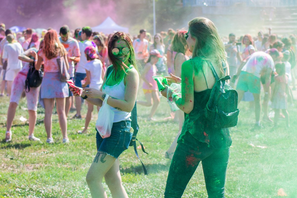 Эта краска абсолютно безопасна и легко отстирывается 