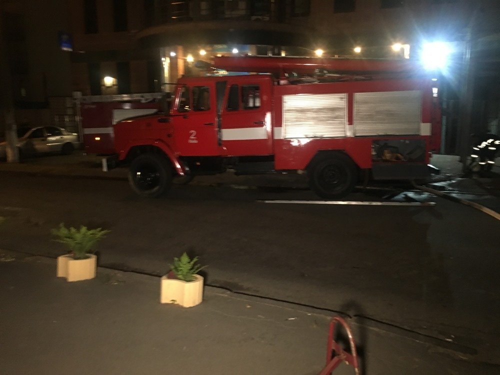 Пожарно-спасательные службы работают над устранением последствий взрыва