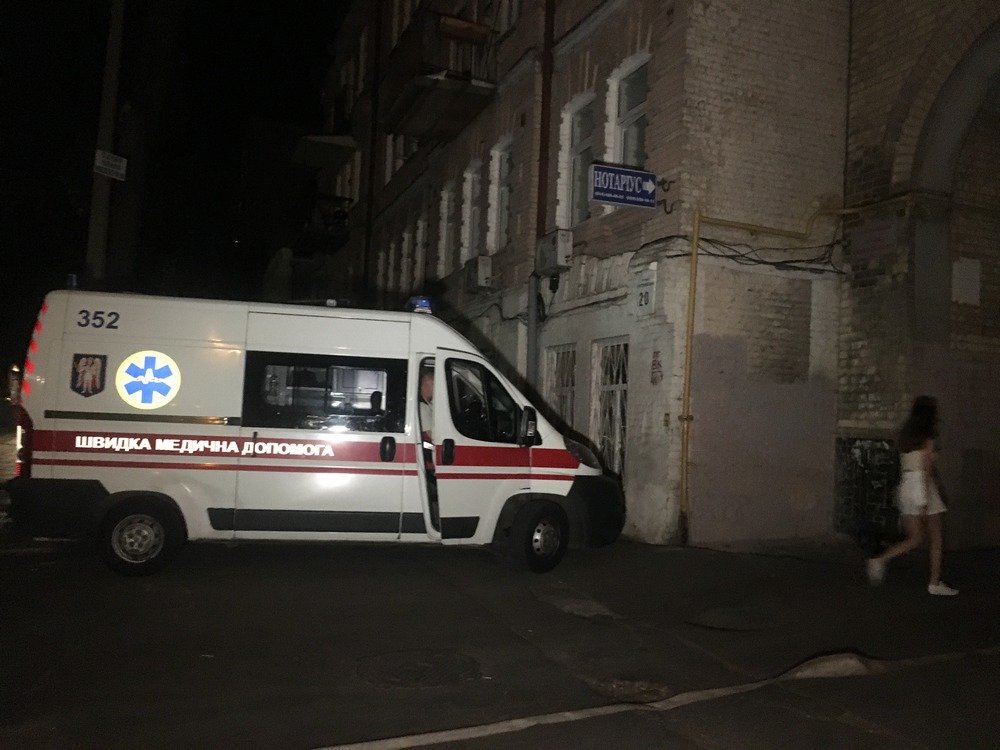 На месте дежурят кареты скорой помощи, но, к счастью, пока пострадавших не обнаружили 