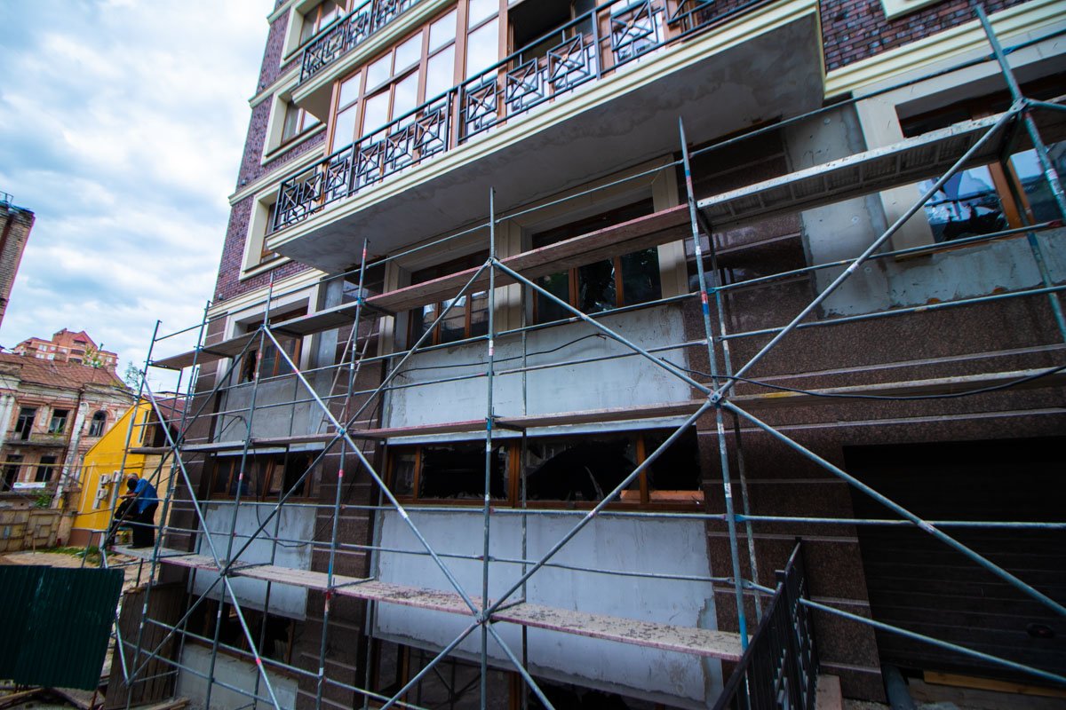 Отметим, что официальных причин взрыва пока нет Отметим, что официальных причин взрыва пока нет