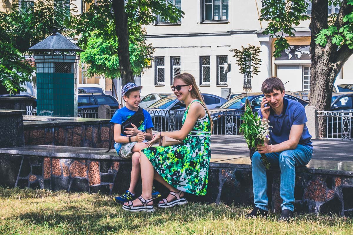 Воскресный день у Владимирского собора всей семьей Воскресный день у Владимирского собора всей семьей