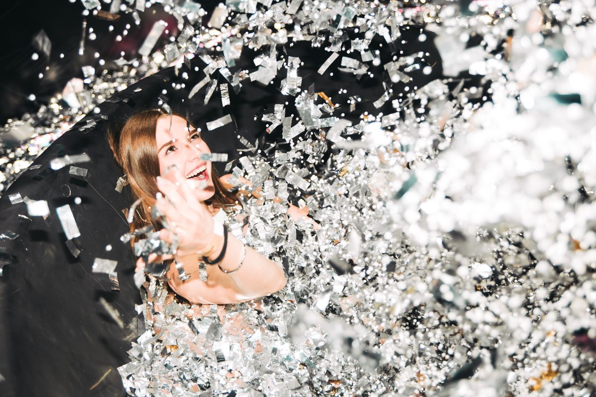 Девушек на "Белых ночах" покорили ванны с метафаном Девушек на "Белых ночах" покорили ванны с метафаном