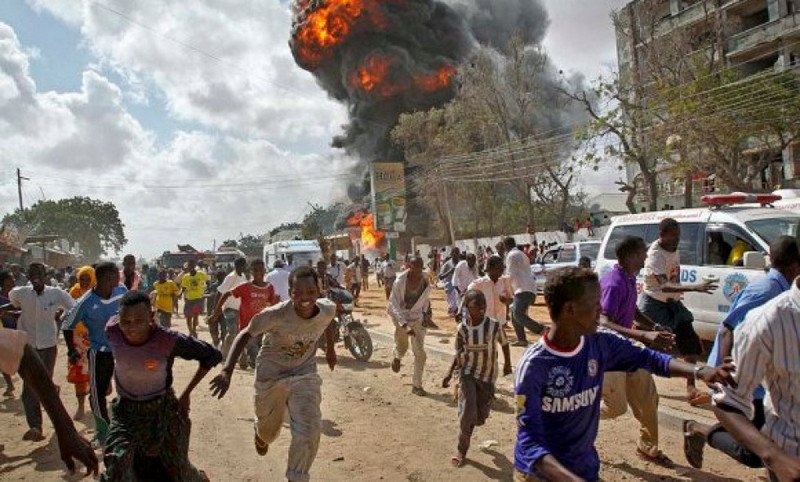 В столице Сомали Могадишо прогремели два взрыва, в результате которых погибли по меньшей мере 11 человек В столице Сомали Могадишо прогремели два взрыва, в результате которых погибли по меньшей мере 11 человек