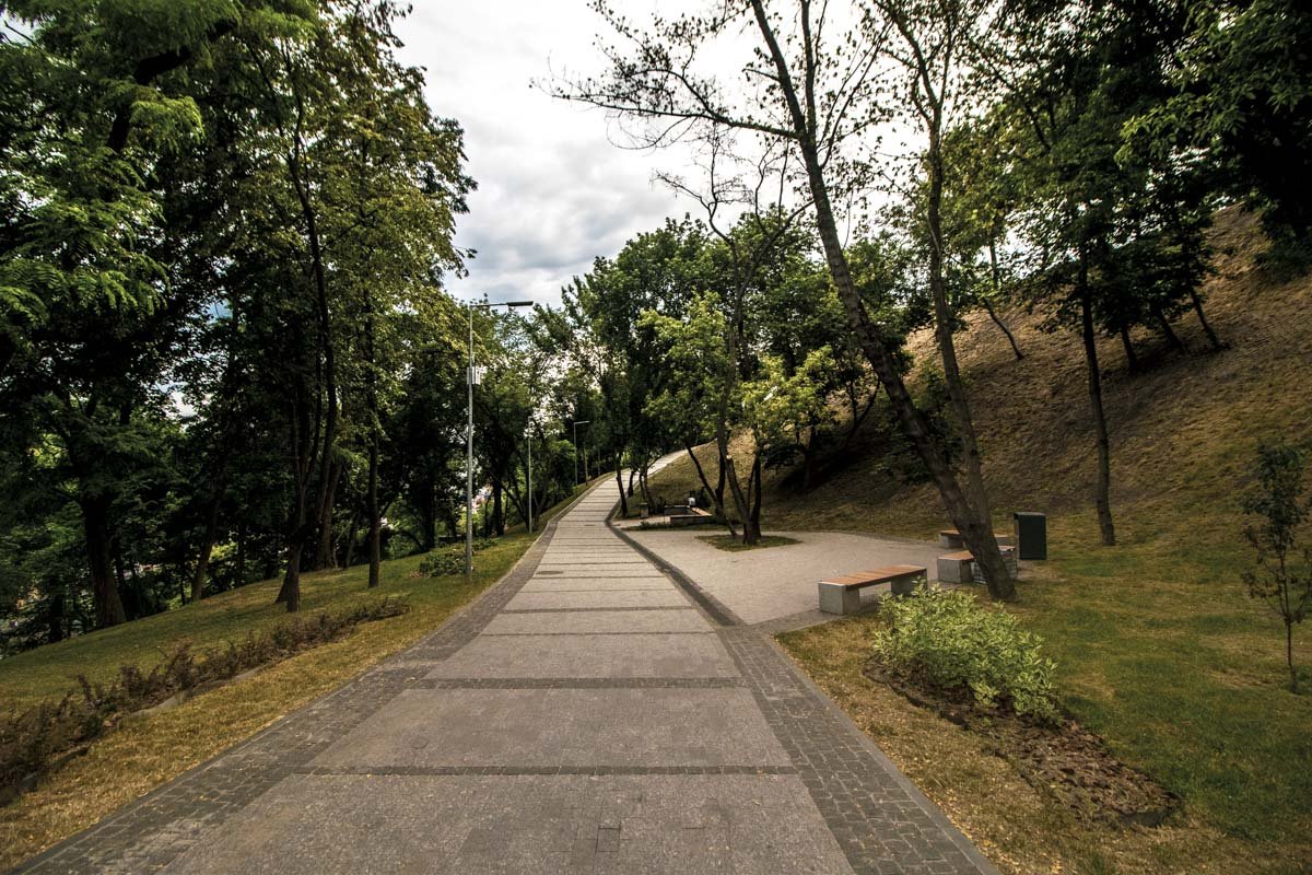 Верхушки домов и звуки тишины: как Киев встретил рассвет выходного дня 5