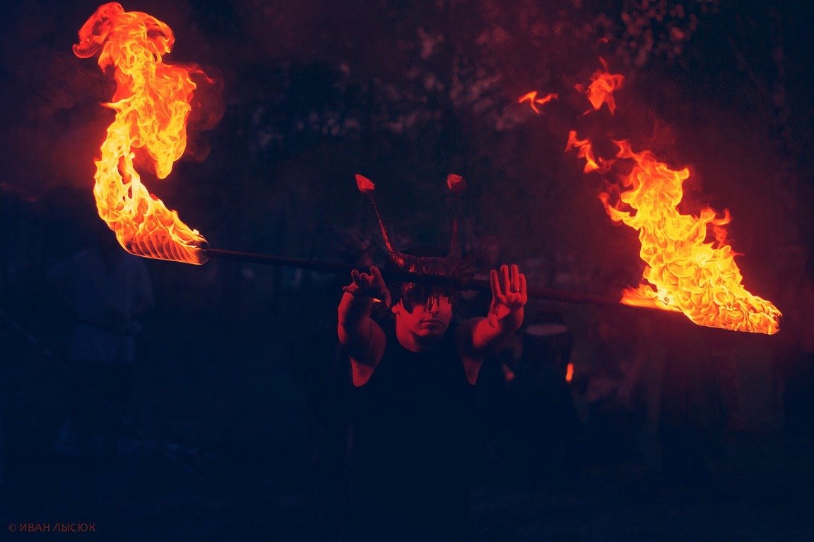 Программа построена на фольклорных образах разных мировых культур 