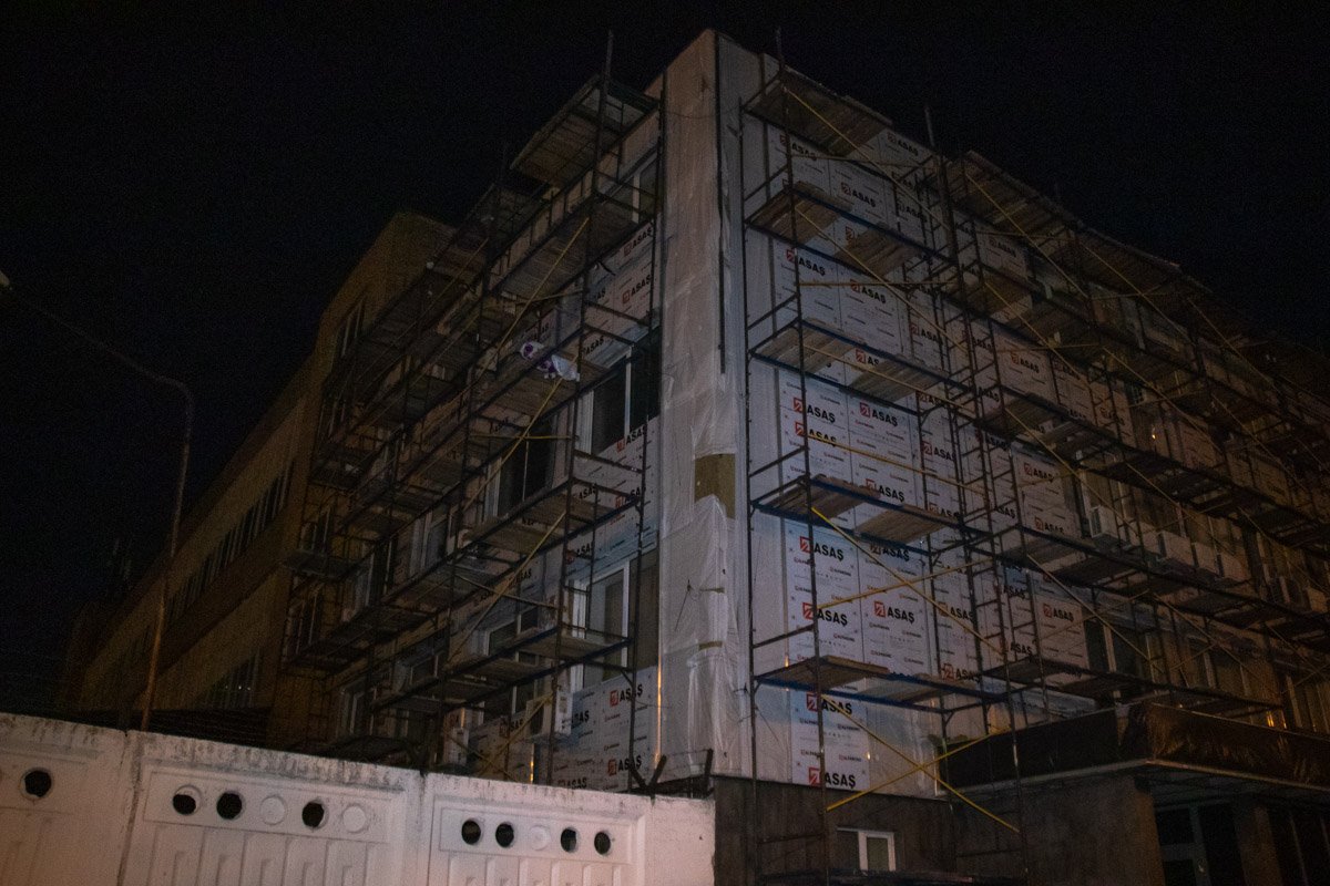 В Голосеевском районе Киева по адресу улица Саперно-Слободская, 25 мужчина решил покончить жизнь самоубийством