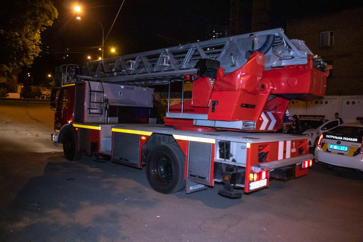 На место в срочном порядке прибыли экстренные службы