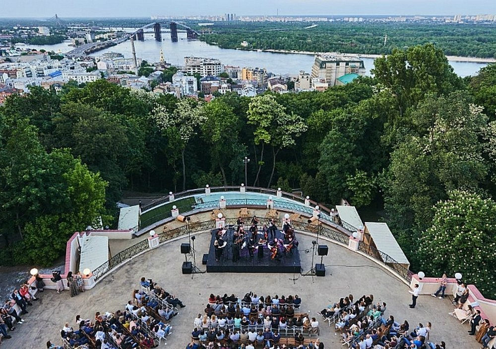 Лето, терраса и джаз