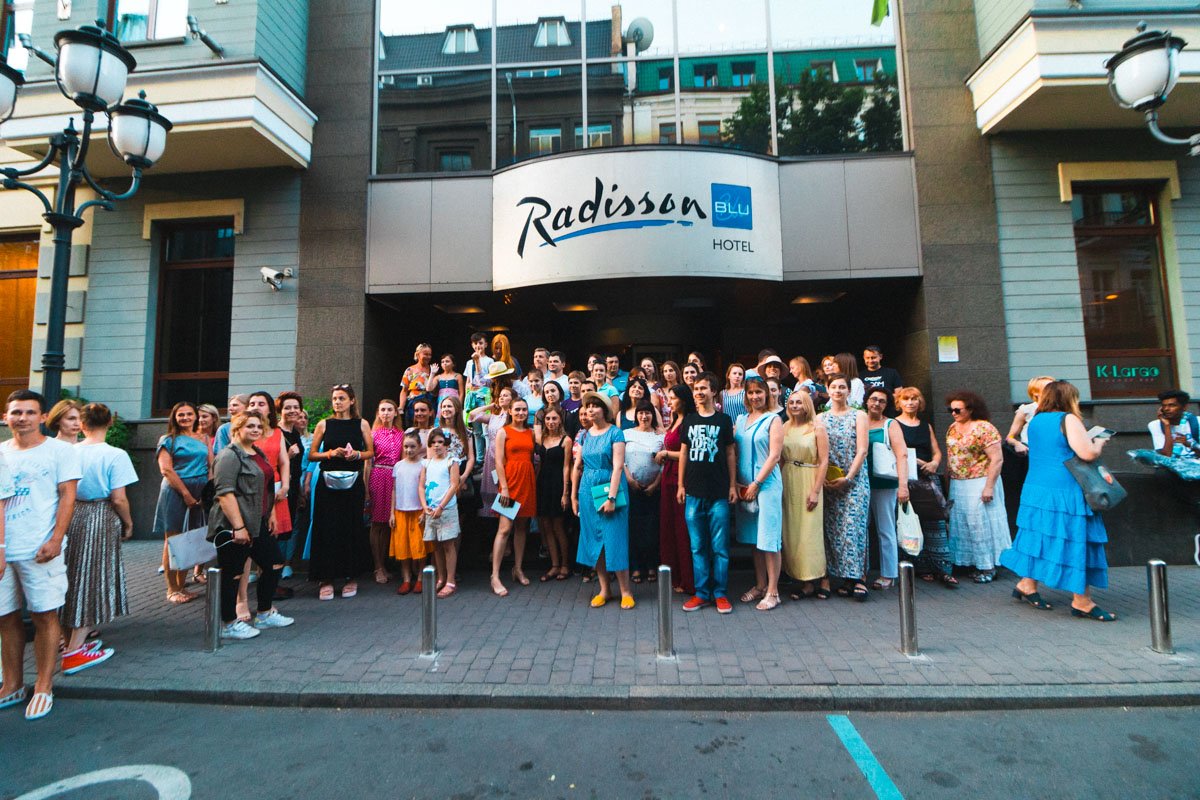 Фигурка разместилась возле отеля Radisson на улице Ярославов Вал 