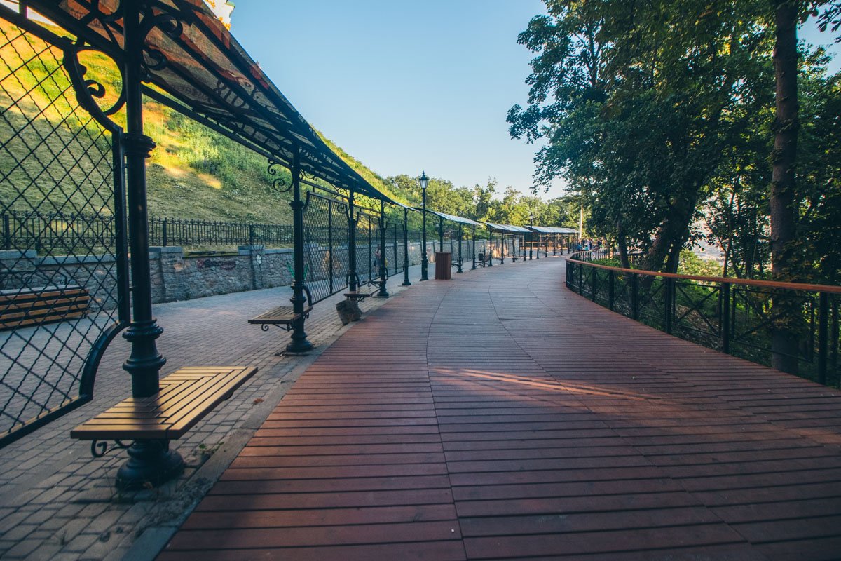 Если вы ранняя пташка, советуем посетить новую смотровую площадку рядом с Андреевским спуском Если вы ранняя пташка, советуем посетить новую смотровую площадку рядом с Андреевским спуском