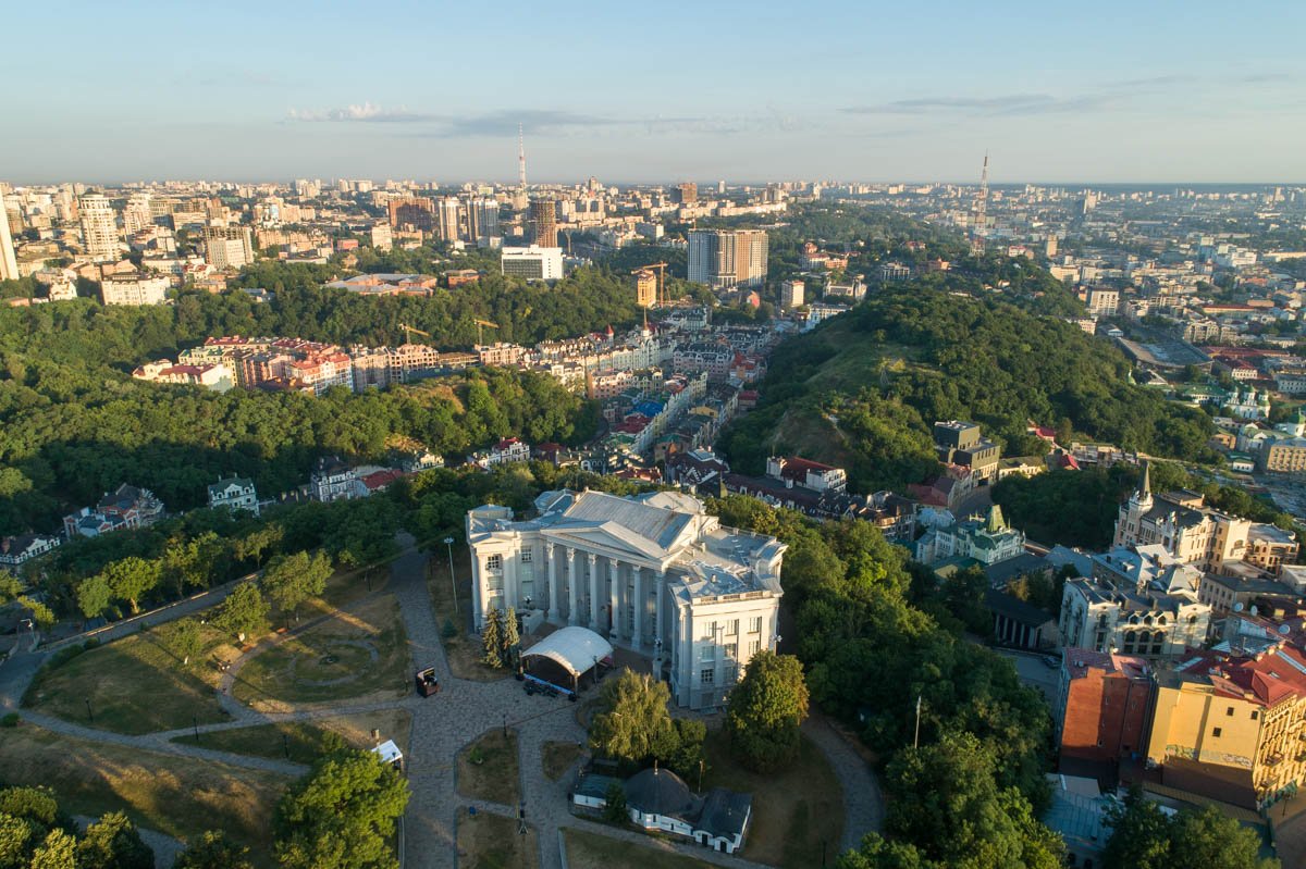 А так с высоты птичьего полета выглядит Национальный музей истории Украины и часть Пейзажной аллеи А так с высоты птичьего полета выглядит Национальный музей истории Украины и часть Пейзажной аллеи